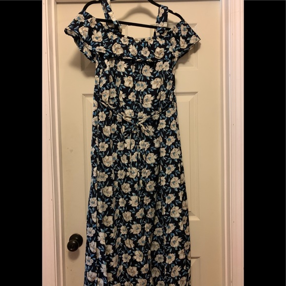 LOVE SADIE Cold Shoulder Maxie Dress - Picture 3 of 10